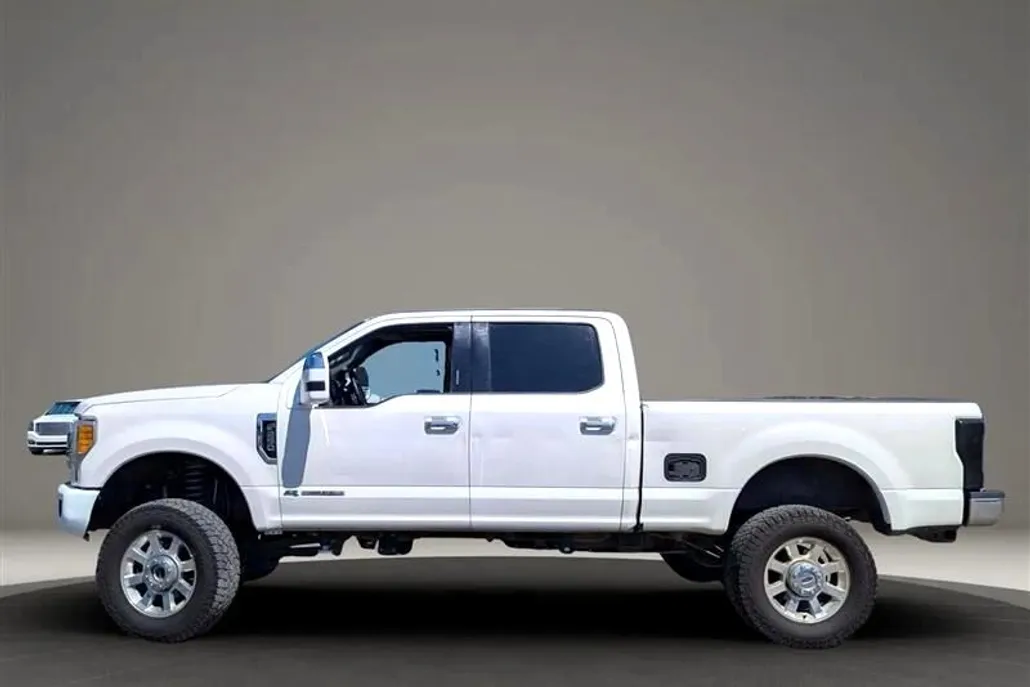 2017 Ford F-250 Lariat photo 1