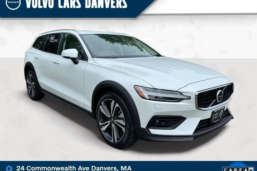 2024 Volvo V60 Cross Country B5 Plus photo 1