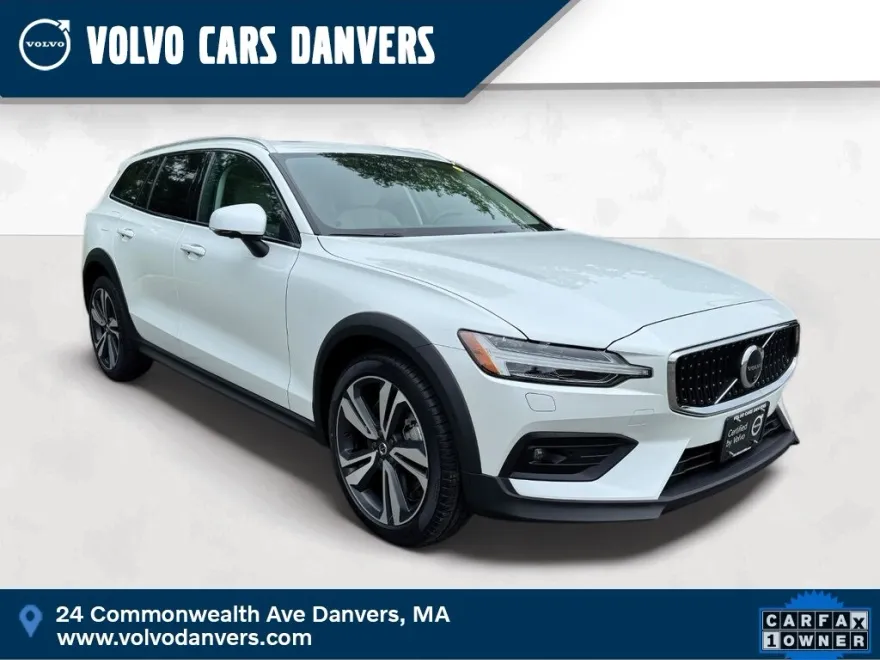2024 Volvo V60 Cross Country B5 Plus photo 1