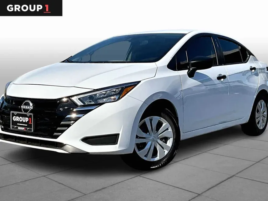 2025 Nissan Versa S photo 1