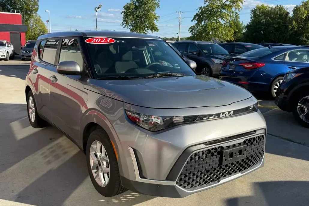 2023 Kia Soul LX photo 1