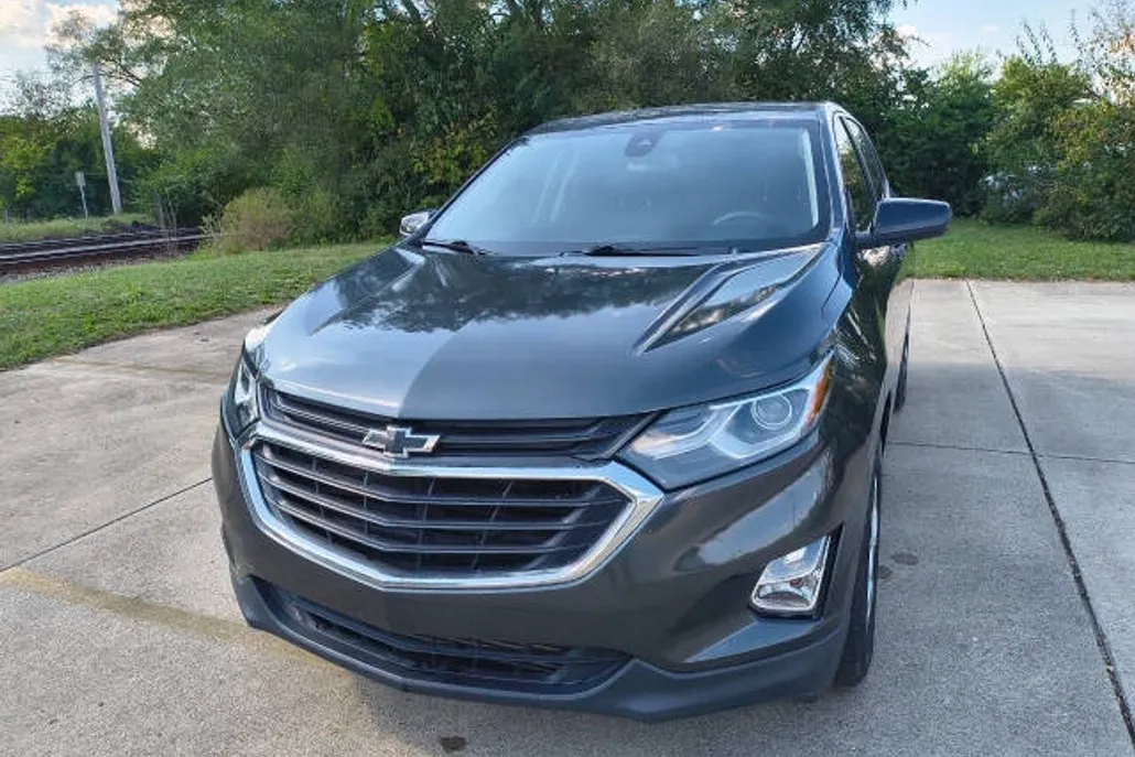 2020 Chevrolet Equinox LT photo 1