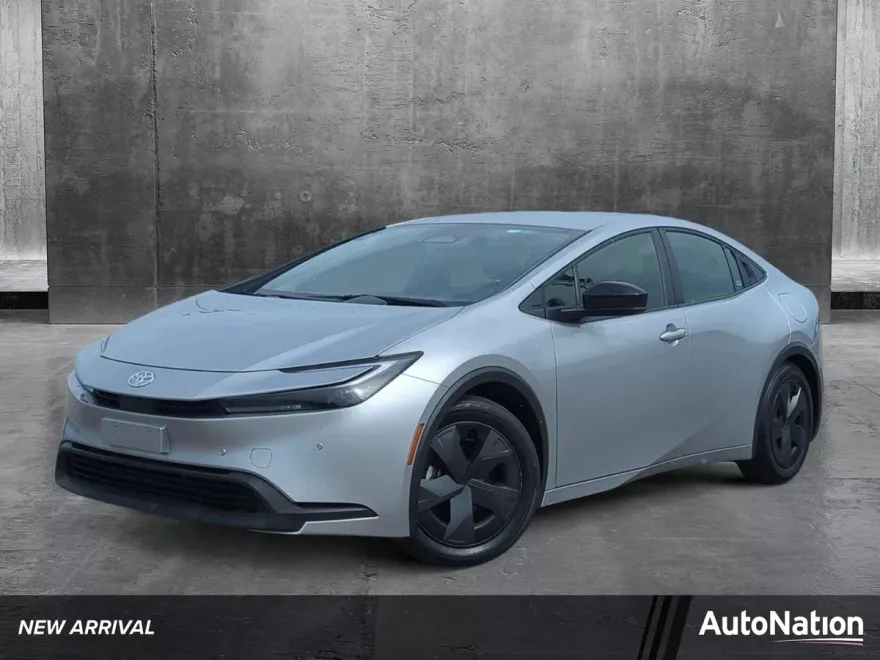 2024 Toyota Prius LE photo 1