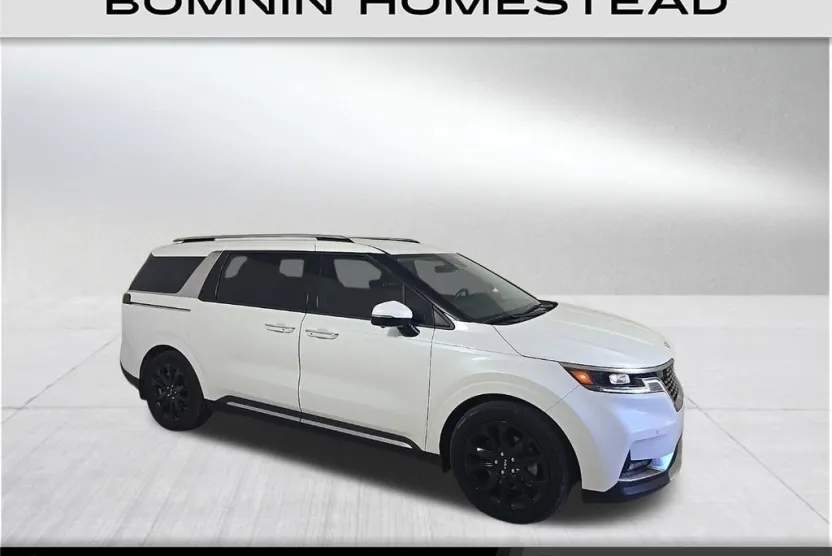 2023 Kia Carnival SX photo 1