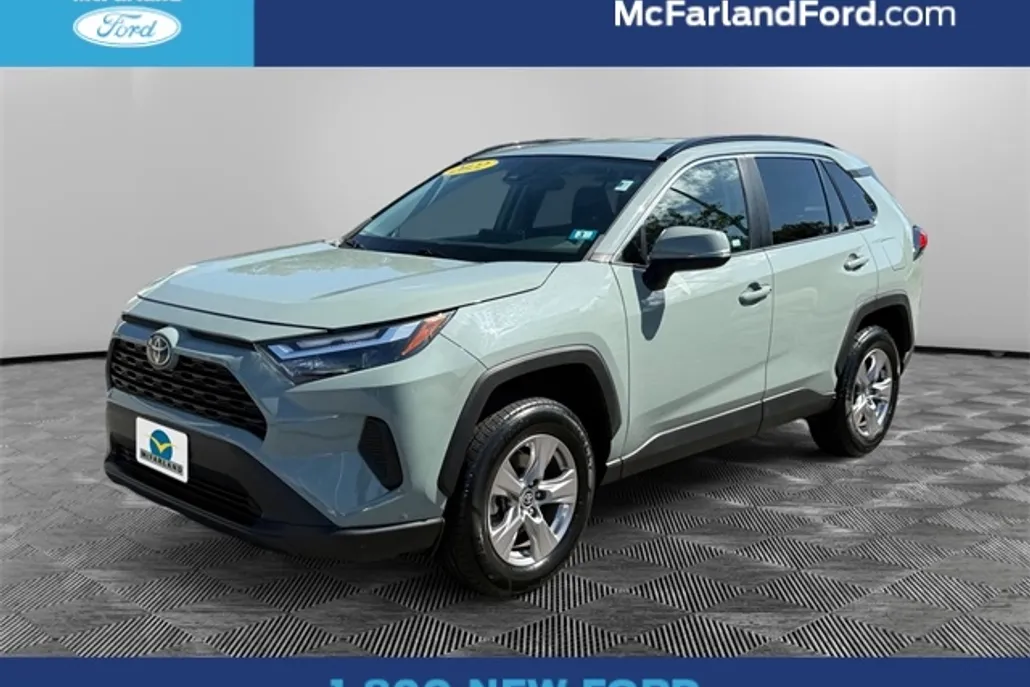 2022 Toyota RAV4 XLE photo 1