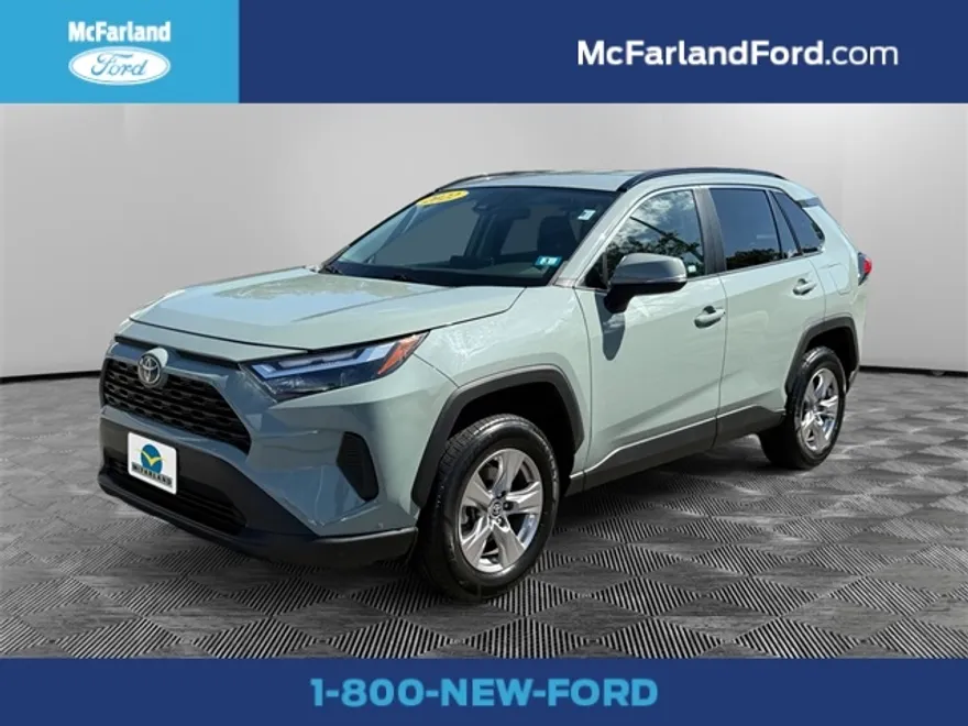 2022 Toyota RAV4 XLE photo 1
