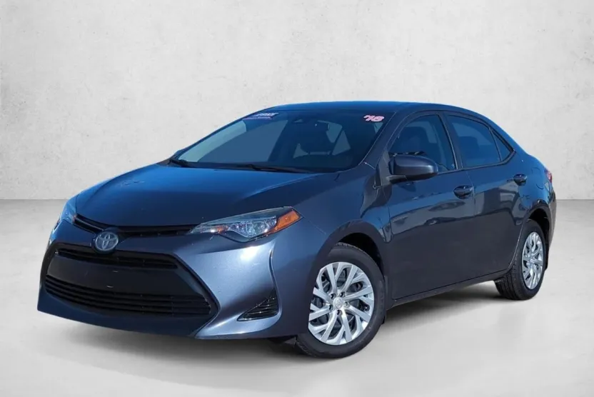2018 Toyota Corolla LE photo 1