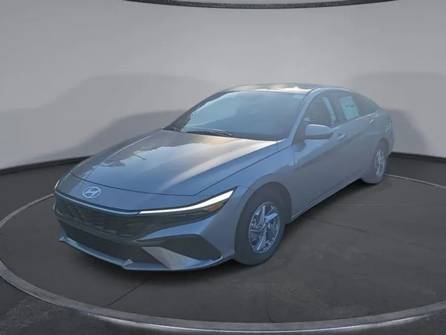 2025 Hyundai Elantra SE photo 1