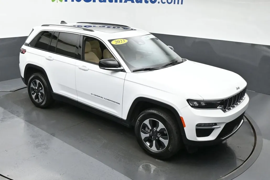 2023 Jeep Cherokee 4xe photo 1
