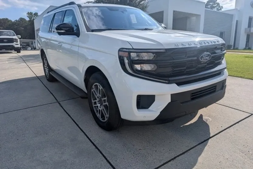 2025 Ford Expedition MAX photo 1