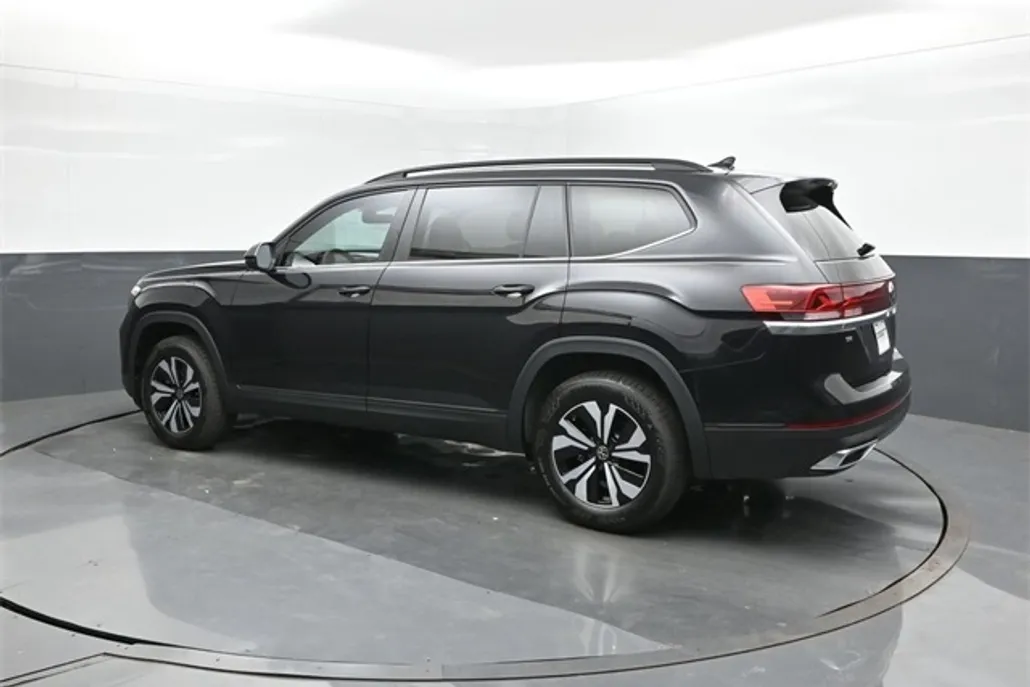 2026 Volkswagen Atlas SE photo 1