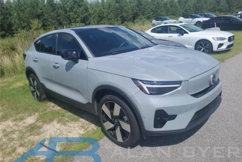 2024 Volvo C40 Recharge Ultimate photo 1