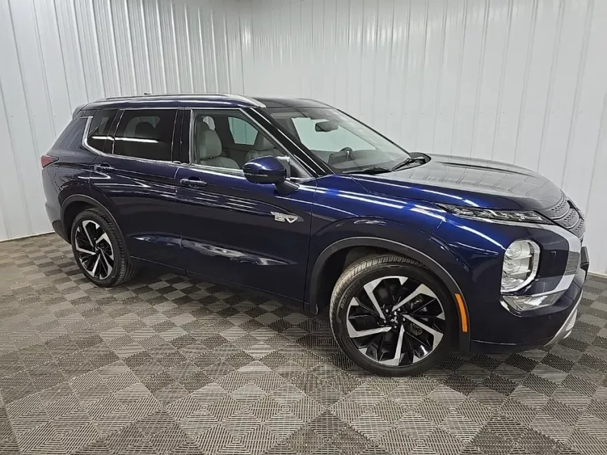 2023 Mitsubishi Outlander PHEV SEL photo 1