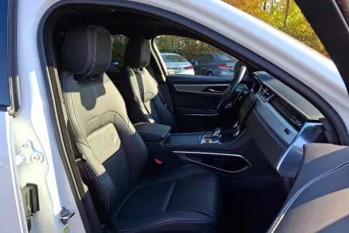 2025 Jaguar F-PACE R-Dynamic S P250 photo 3