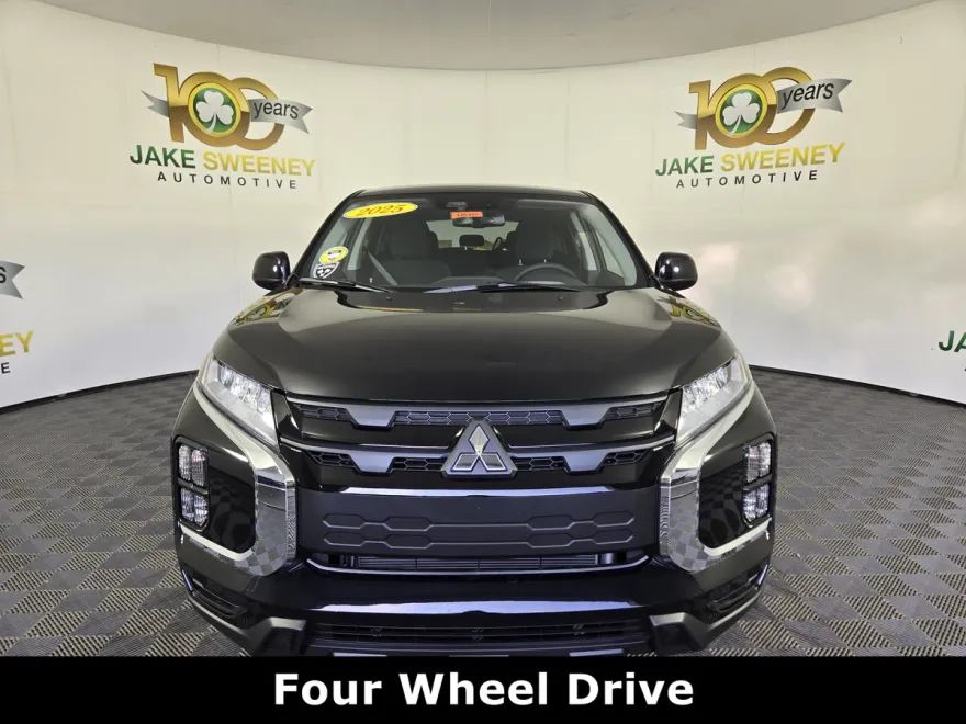 2025 Mitsubishi Outlander Sport LE photo 1