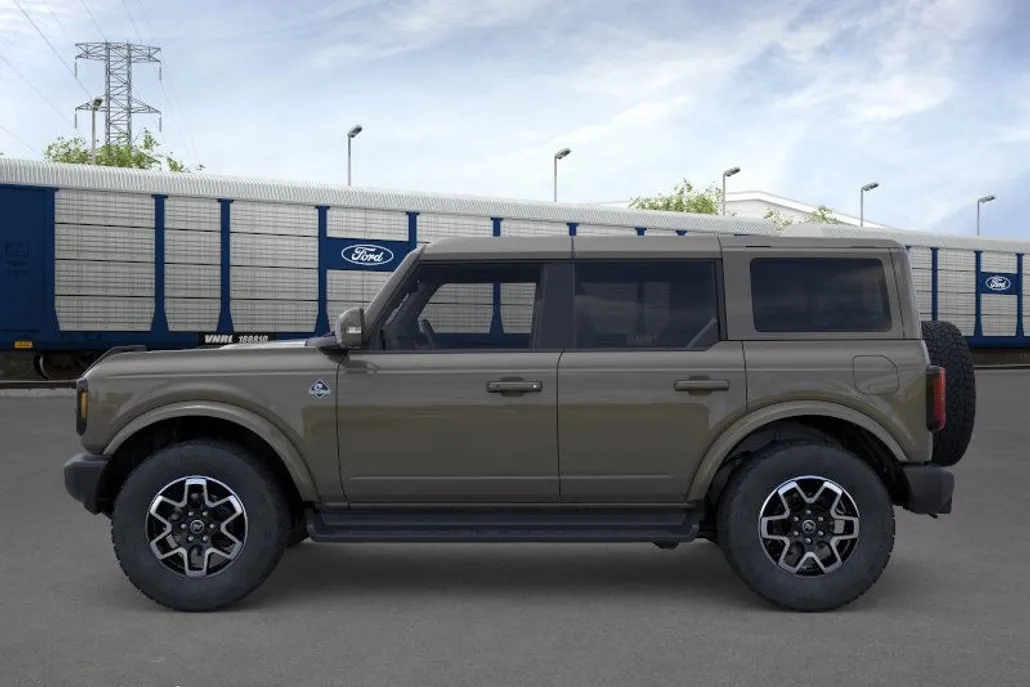 2025 Ford Bronco Outer Banks photo 1