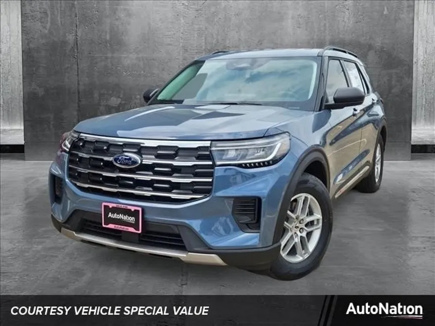 2025 Ford Explorer photo 1