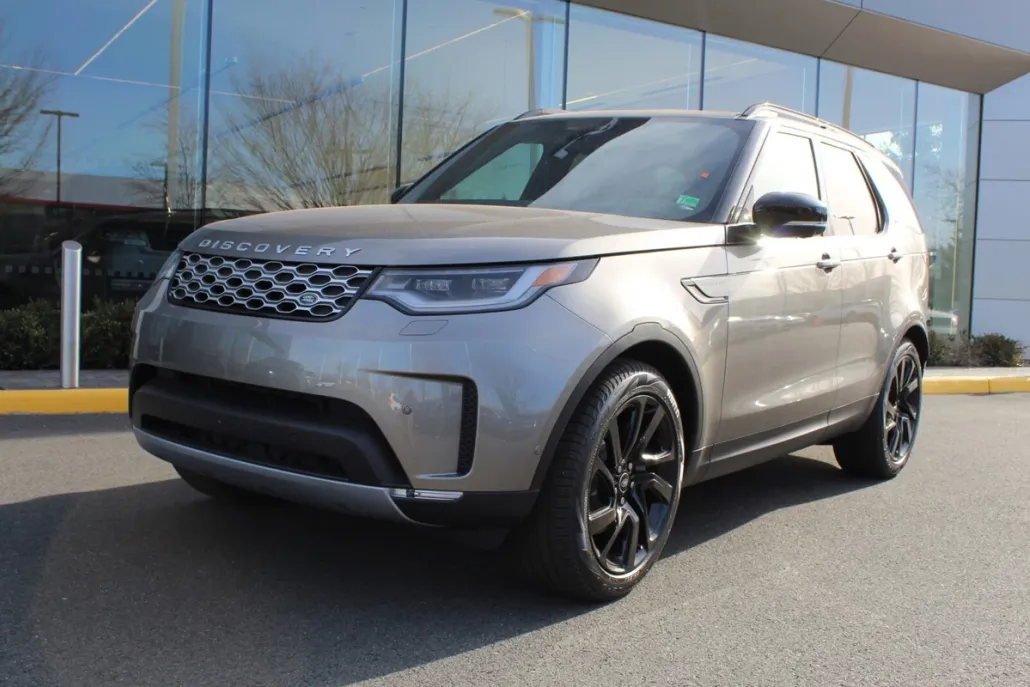 2025 Land Rover Discovery S photo 1
