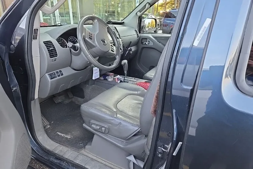 2014 Nissan Frontier SL photo 1