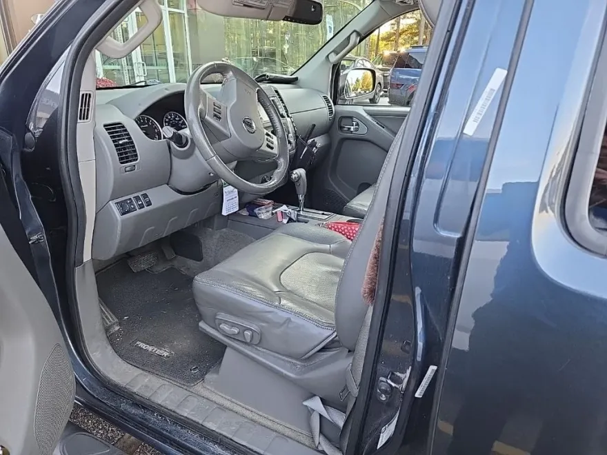 2014 Nissan Frontier SL photo 1