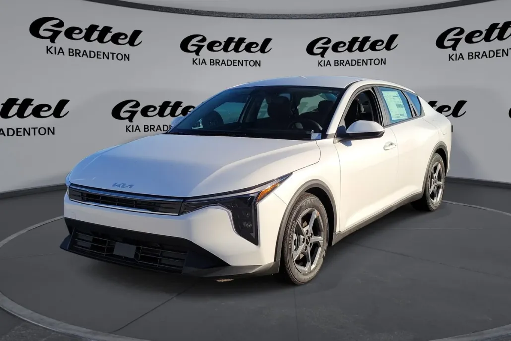 2025 Kia K4 LXS photo 1