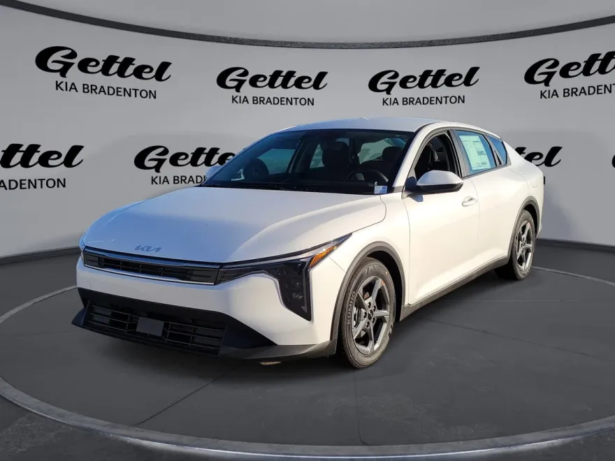 2025 Kia K4 LXS photo 1