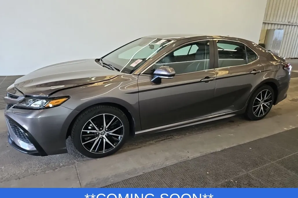 2023 Toyota Camry Hybrid SE photo 1