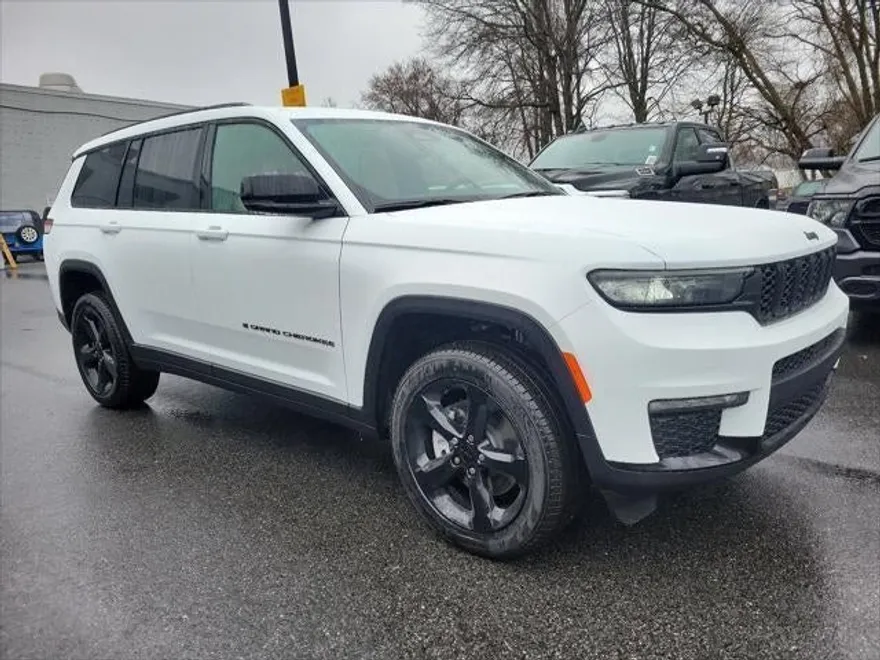 2024 Jeep Grand Cherokee Limited photo 1