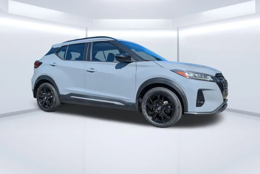 2021 Nissan Kicks SR photo 1