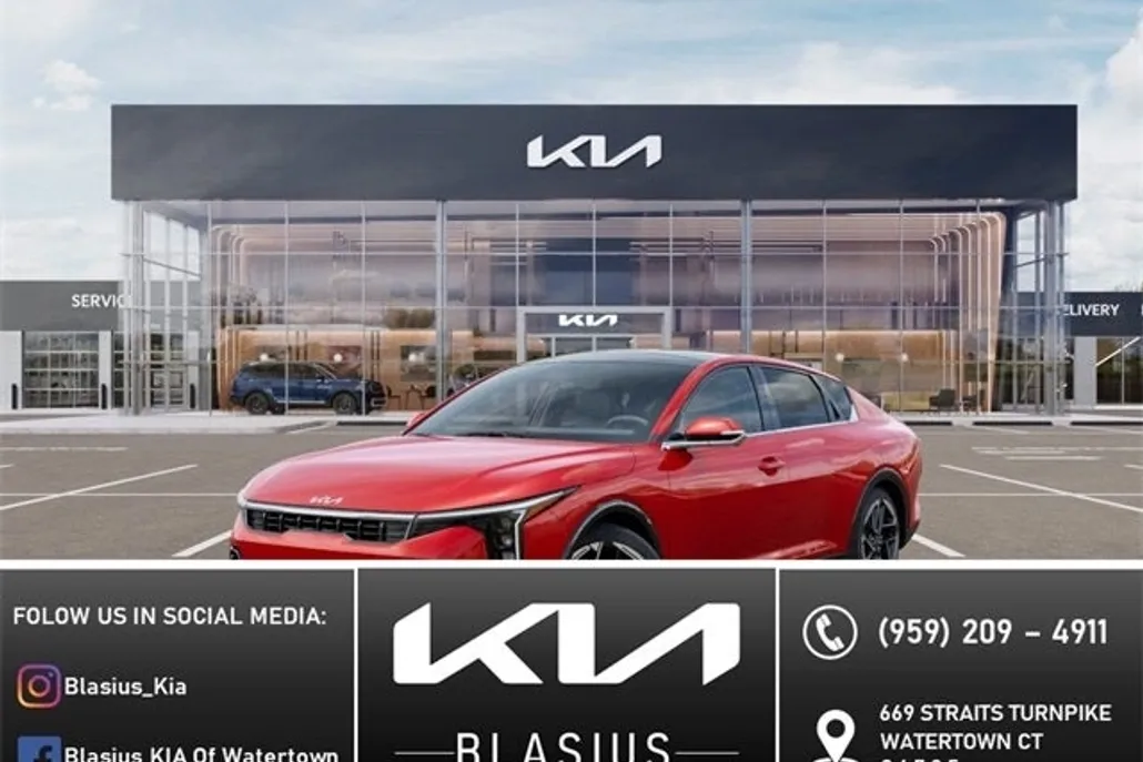 2025 Kia K4 GT-Line photo 1