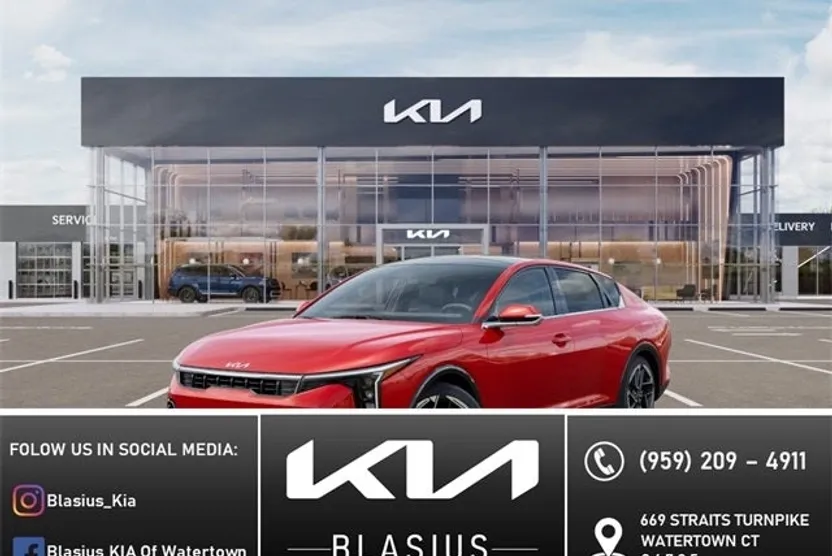 2025 Kia K4 GT-Line photo 1