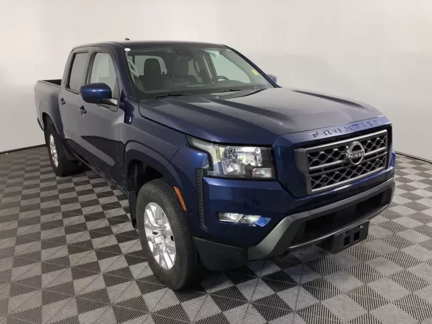 2022 Nissan Frontier SV Crew Cab photo 1