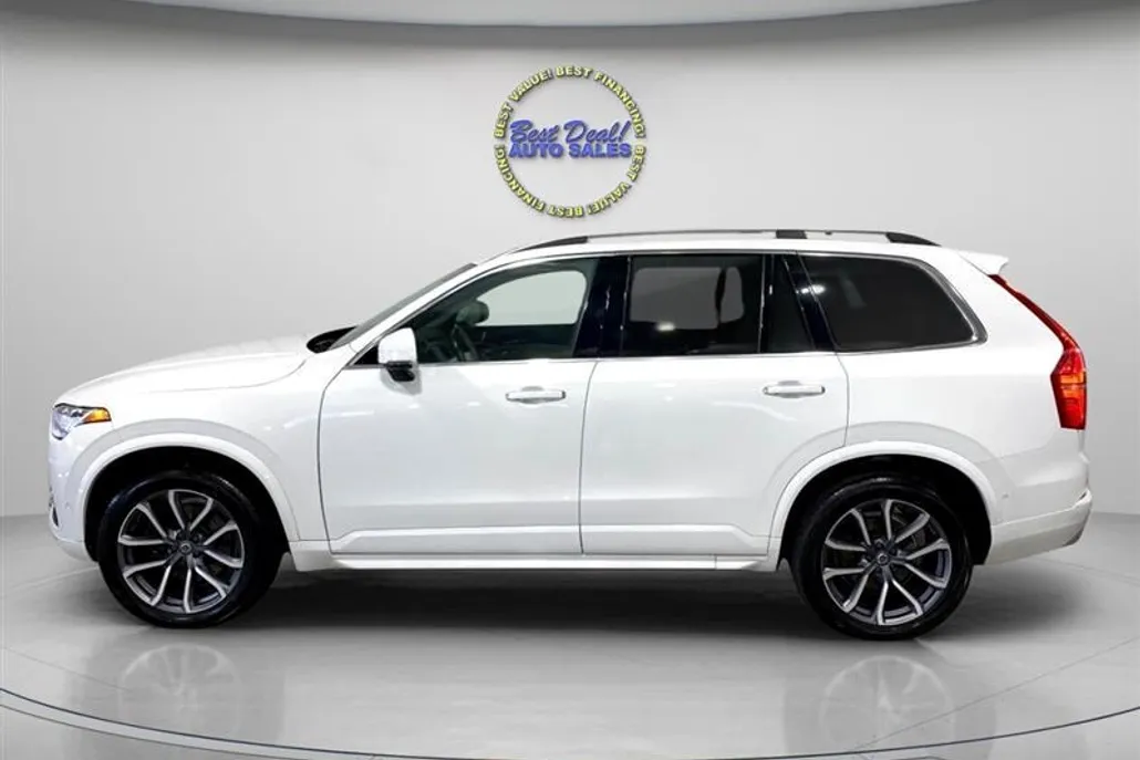 2016 Volvo XC90 T6 Momentum AWD photo 1