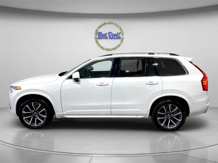 2016 Volvo XC90 T6 Momentum AWD photo 1