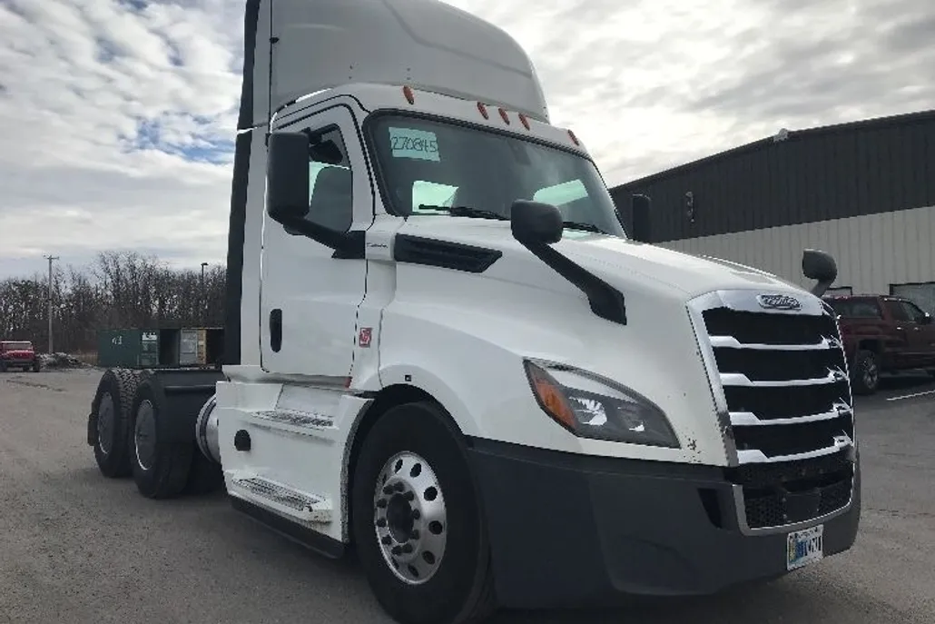2020 Freightliner Cascadia 126" Day cab photo 1