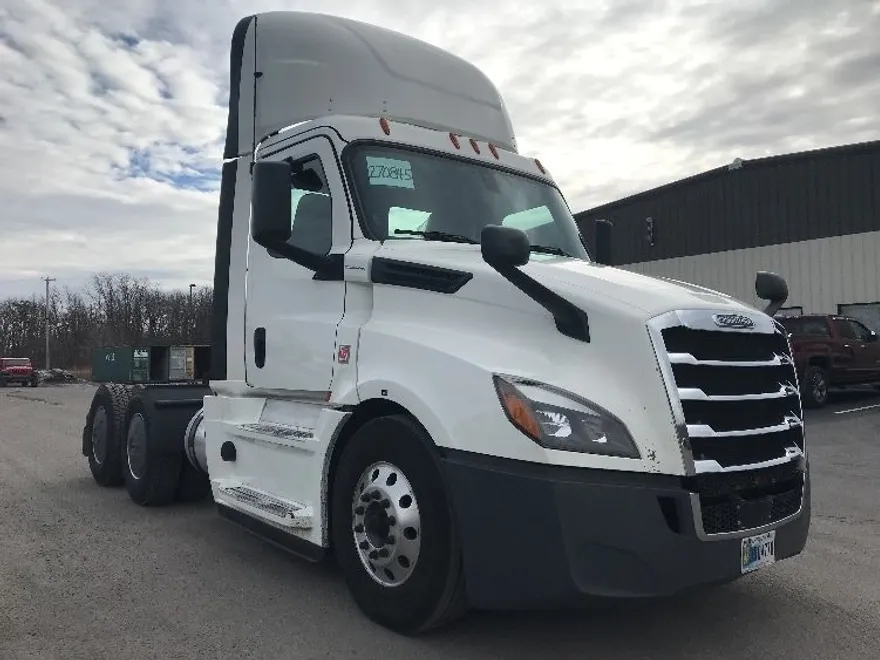 2020 Freightliner Cascadia 126" Day cab photo 1