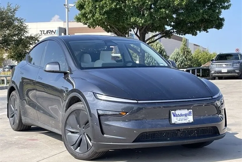 2026 Tesla Model Y Long Range photo 1