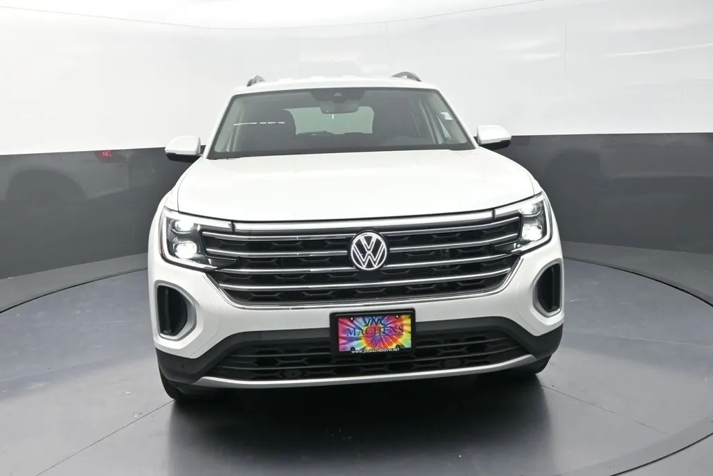 2026 Volkswagen Atlas SE Technology photo 1