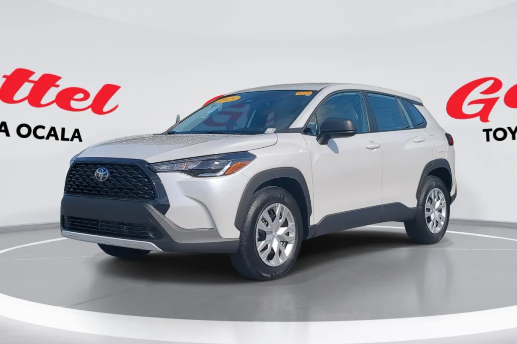 2025 Toyota Corolla Cross L photo 1