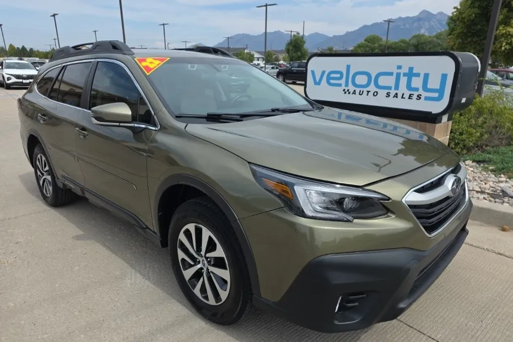 2022 Subaru Outback Premium photo 1