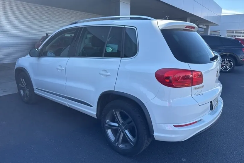 2017 Volkswagen Tiguan Sport photo 1