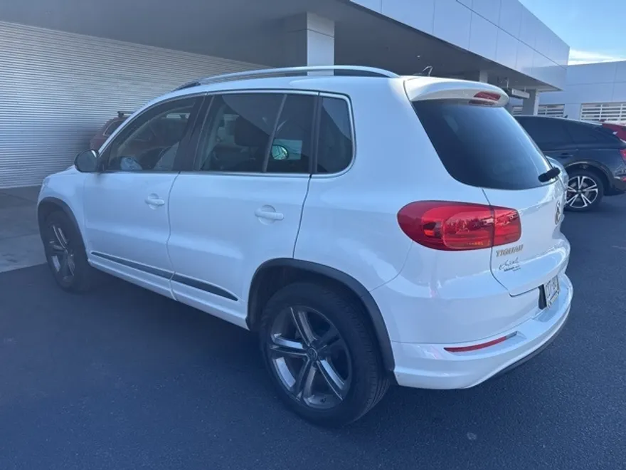 2017 Volkswagen Tiguan Sport photo 1