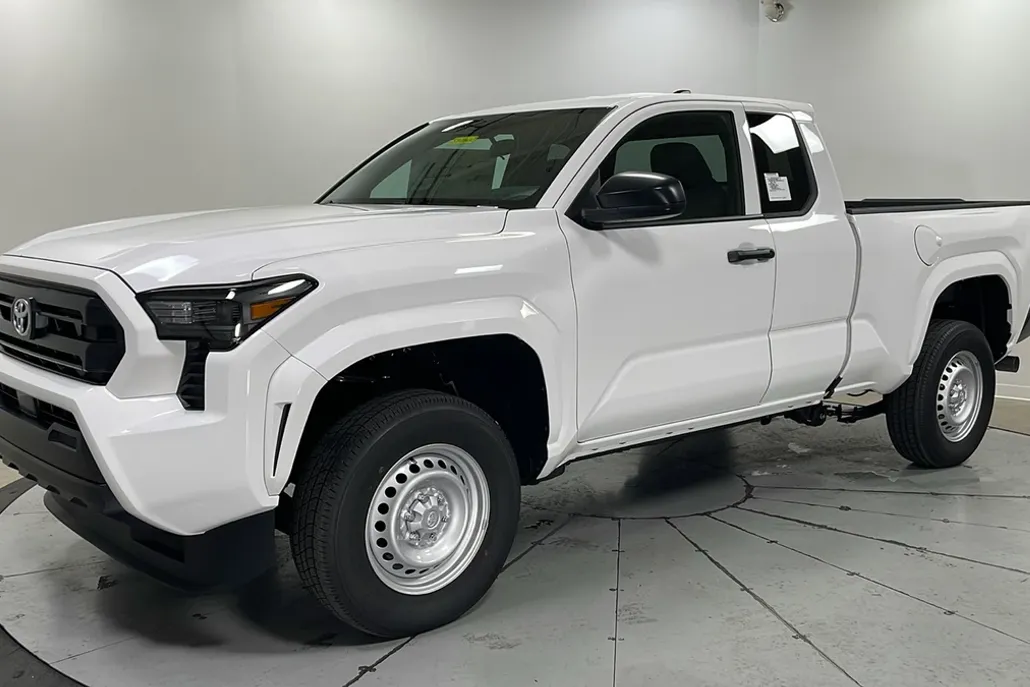 2025 Toyota Tacoma SR XtraCab photo 1