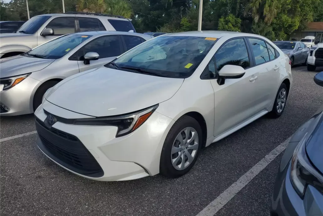 2023 Toyota Corolla Hybrid XLE photo 1