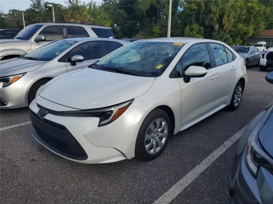 2023 Toyota Corolla Hybrid XLE photo 1