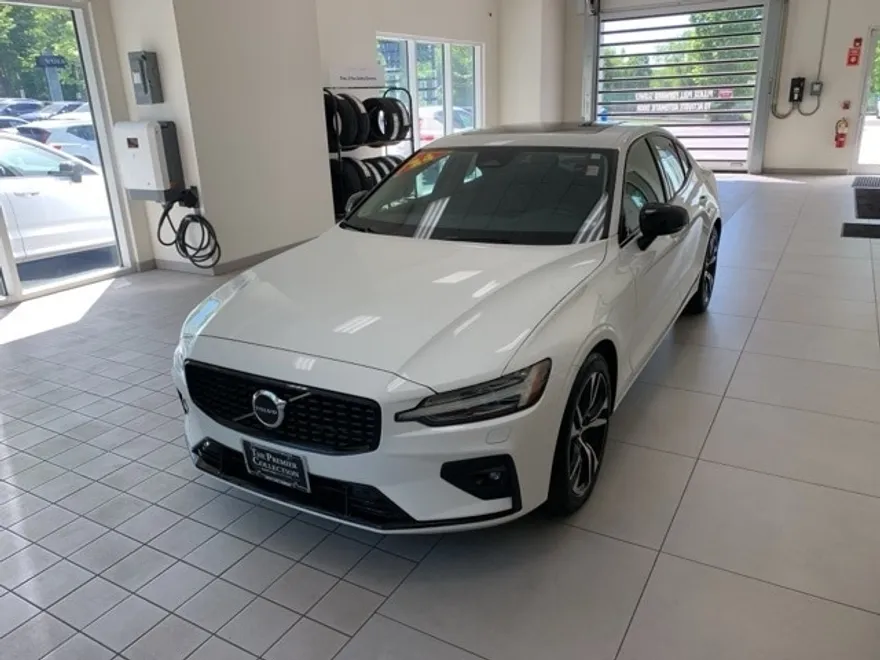 2024 Volvo S60 B5 Core photo 1