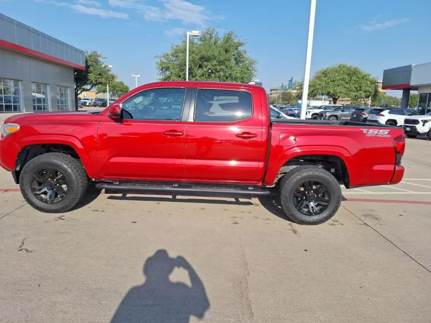 2021 Toyota Tacoma SR5 photo 1