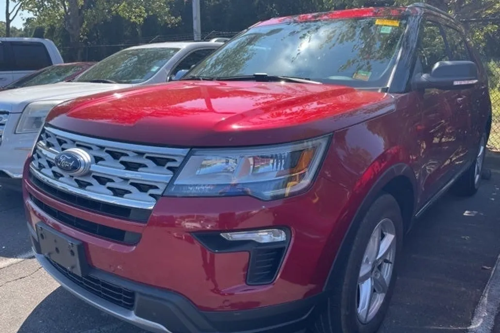 2019 Ford Explorer XLT photo 1