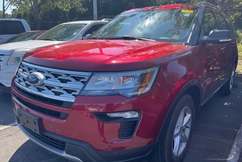 2019 Ford Explorer XLT photo 1