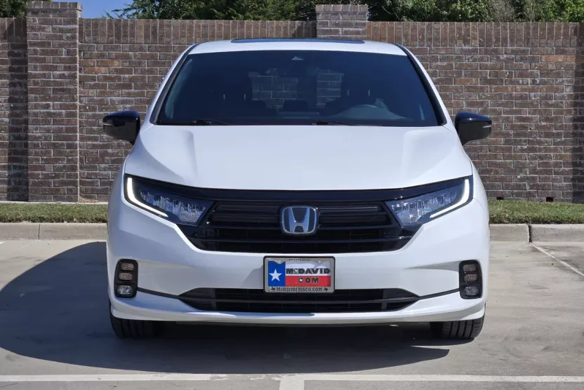 2023 Honda Odyssey Sport photo 1